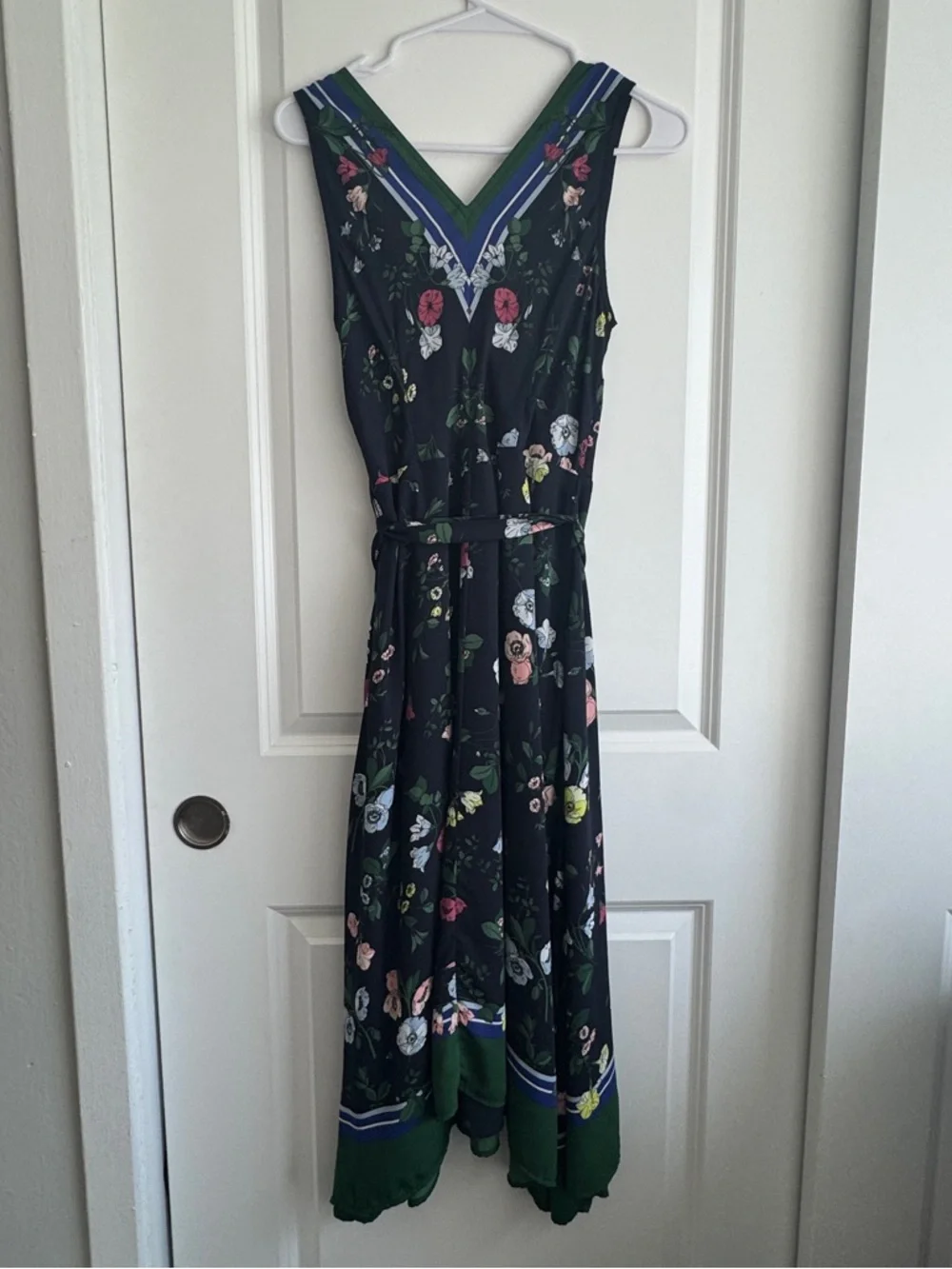 Ann Taylor flowy floral midi dress with tie waist, size 0 - Picture 3 of 11